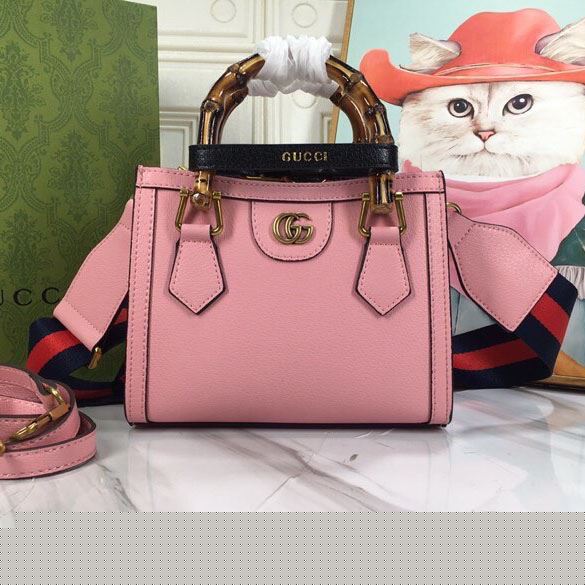 G*u*i shopping bags